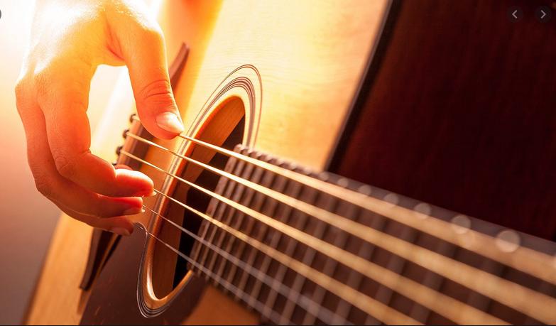 Post image of Изучайте гитару онлайн: преимущества и недостатки обучения игре на гитаре с помощью онлайн-модулей